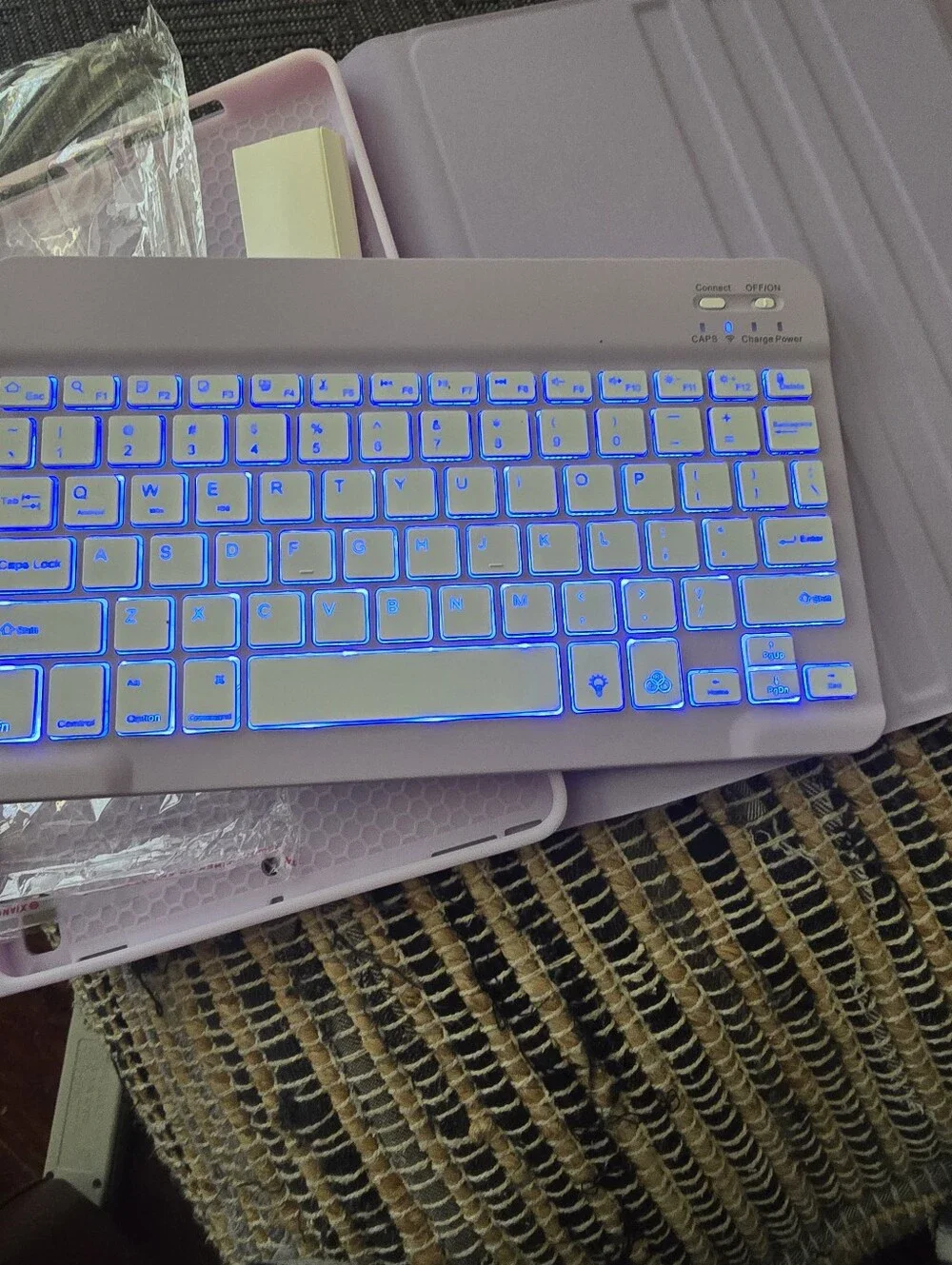 Slim Wireless Bluetooth Keyboard in Light Lavender For Ipad And Android